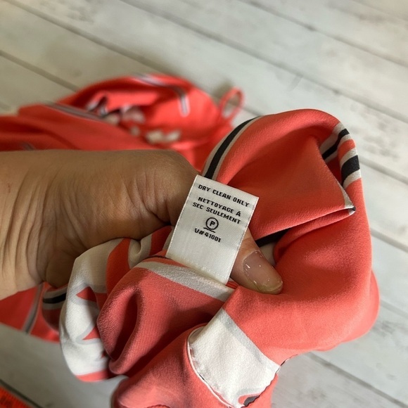 Diane von Furs ten berg Coral Floral Printed
Silk Oversized Hanky Tunic - Picture 4 of 8